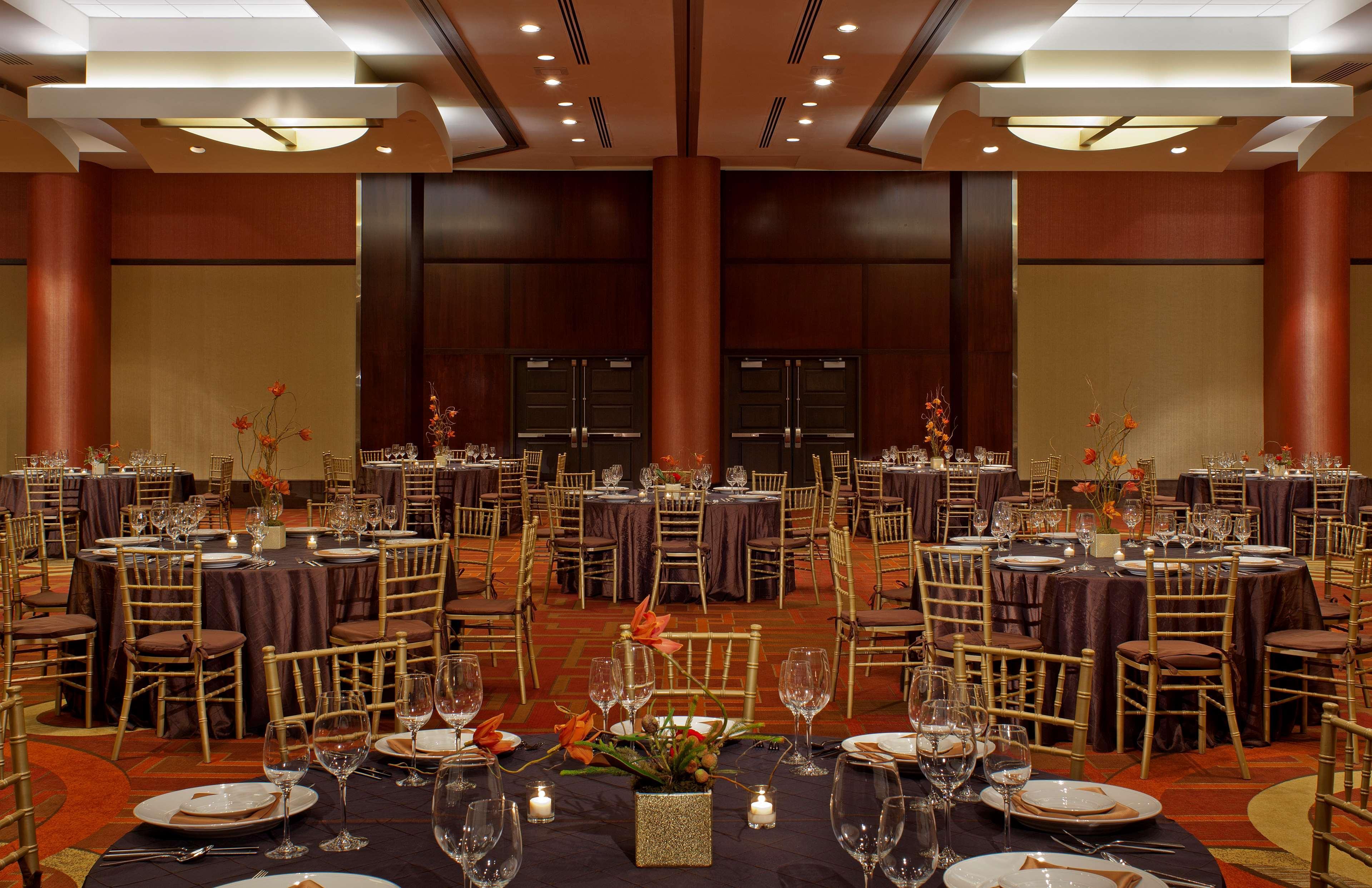 Hyatt Regency Indianapolis At State Capitol Hotel Exterior photo