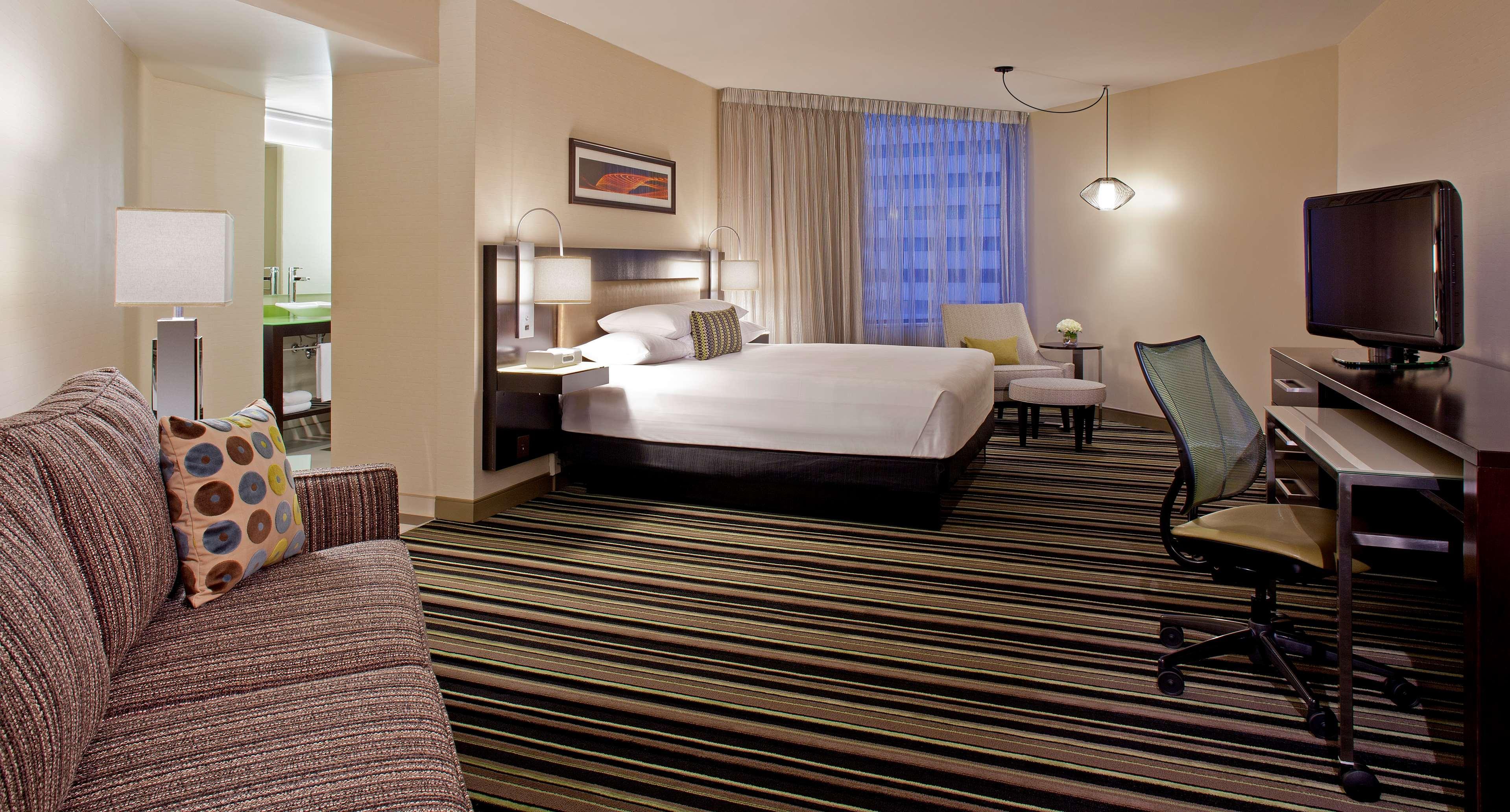 Hyatt Regency Indianapolis At State Capitol Hotel Exterior photo